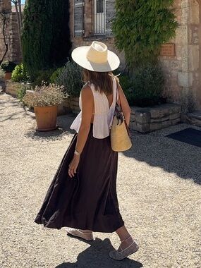 NEW ! ZARA BALLOON MIDI SKIRT SIZE XSMALL
🚨FIRM PRICE NO DISCOUNT ON THIS SKIRT